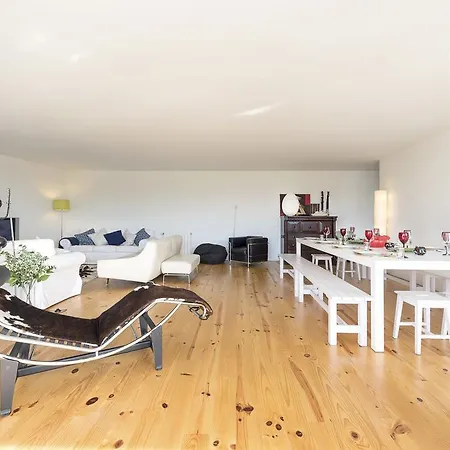 Lovelystay - White With Balcony Appartamento