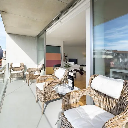 Lovelystay - White With Balcony *