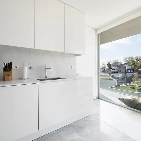 Lovelystay - White With Balcony Appartamento Oporto