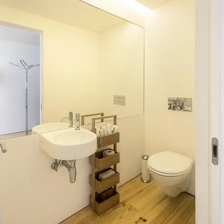 Lovelystay - White With Balcony Appartamento