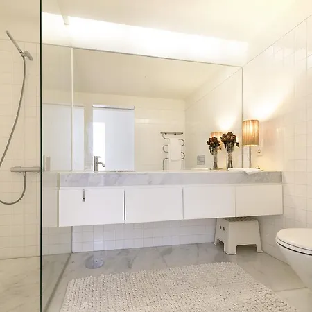 Lovelystay - White With Balcony * Oporto