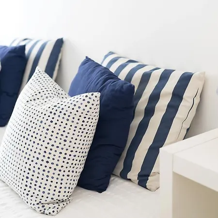 Lovelystay - White With Balcony *