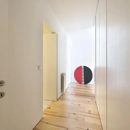 Lovelystay - White With Balcony *