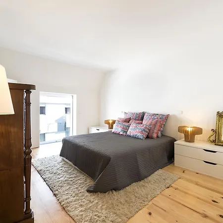 Lovelystay - White With Balcony Appartamento Oporto